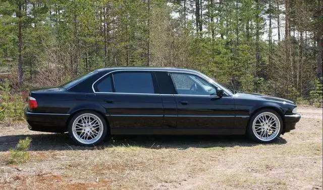 宝马l7:全球限量899,中国不足50辆,裸车售价300万