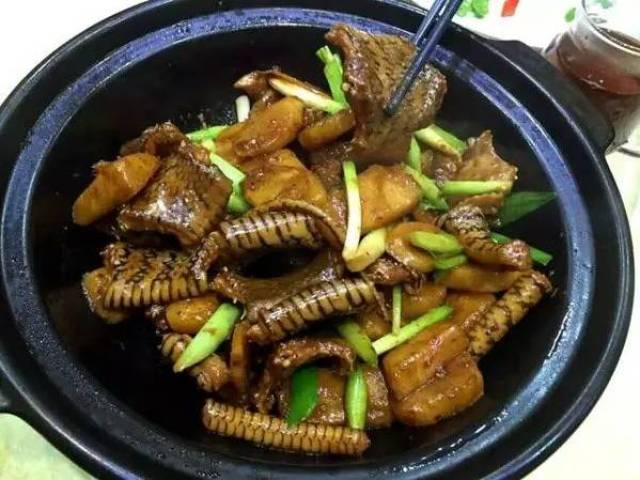 西樵鸿福今逸好品味,进补佳品蛇肉煲就等你来 !