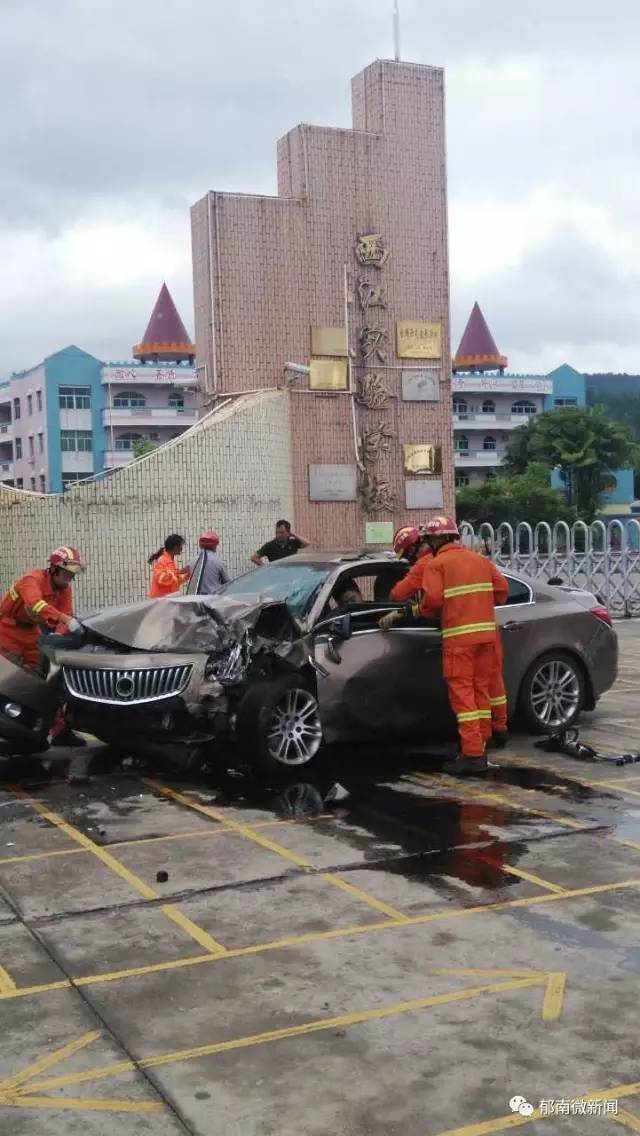 云浮1小学校门口发生惨烈车祸,3 人受伤,婴儿抢救无效死亡