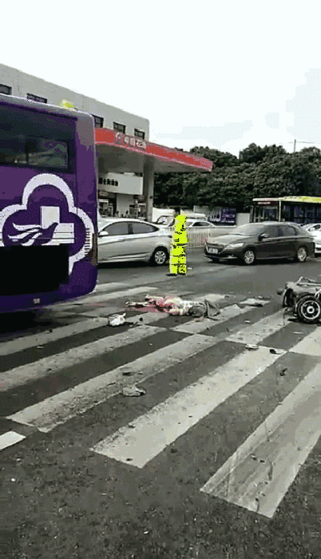 车祸GIF图片