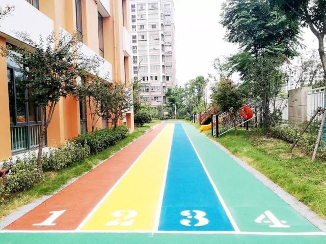 幼儿园塑胶跑道使用最先进,最环保材料,厚度达4厘米,在江苏处于领先