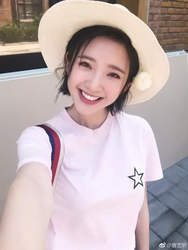 梨涡唐艺昕,不重样短发教科书!