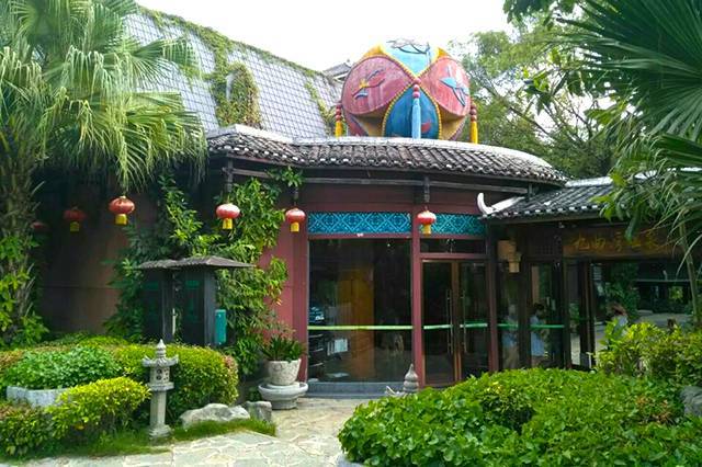 九曲湾温泉是纯生态地热矿泉水,从地下1219.