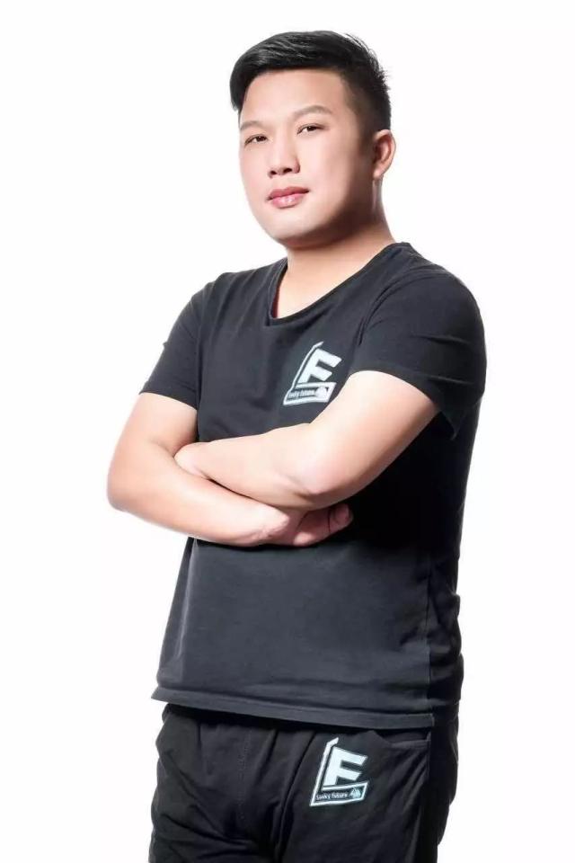 涛妹弱鸡上演王座大对决,快来抢328新版卡包!