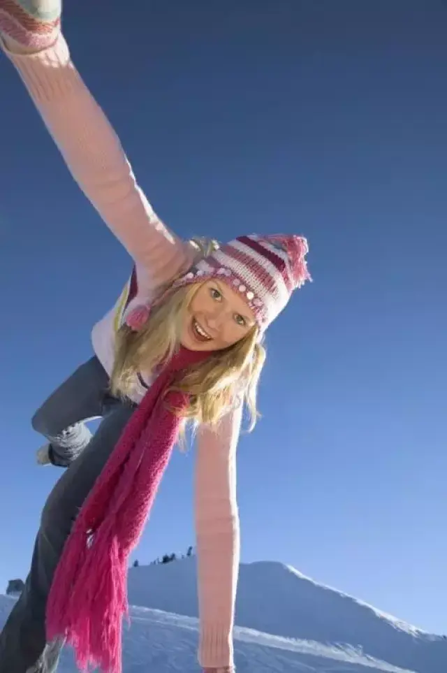 找好位置,我们就得开始找好一个角度了,仰拍俯拍还是平拍,选好了之后