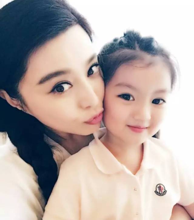 甜馨和grace姐姐变成了双眼皮!奥莉阿拉蕾都向女神迈进