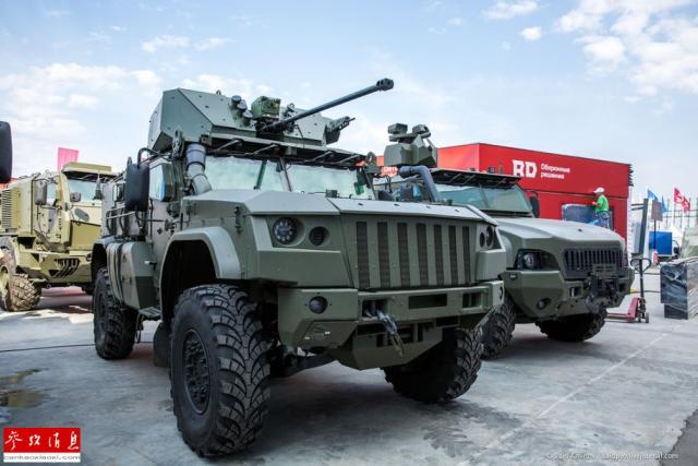 图为装有30毫米机炮炮塔的新型虎式装甲车.