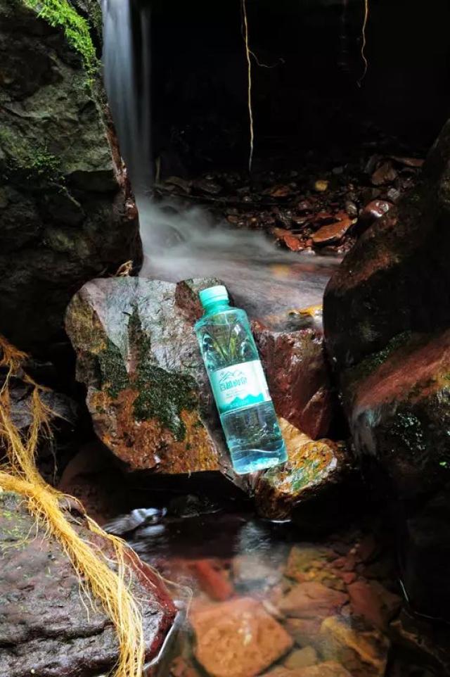 百越山泉,就诞生在十万大山 吸取山之灵气,天地之精华 经过科学过虑和