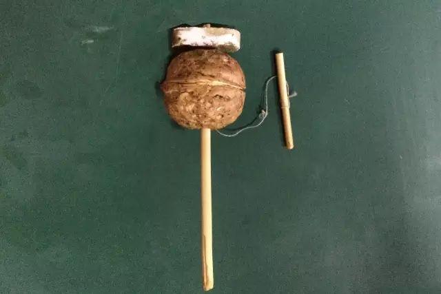 (多年不玩,忘了它的叫法,暂叫核桃小风车吧)