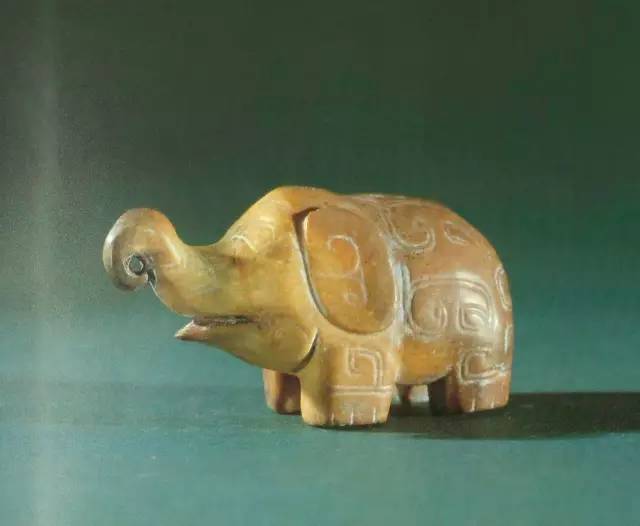 她的墓葬足以撑起一座博物馆,光是那些玉器就让你惊叹不已.