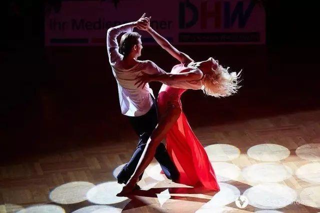 拉丁舞知识 学跳斗牛舞的小技巧:其实你只要把握住几个观念,在跳斗牛