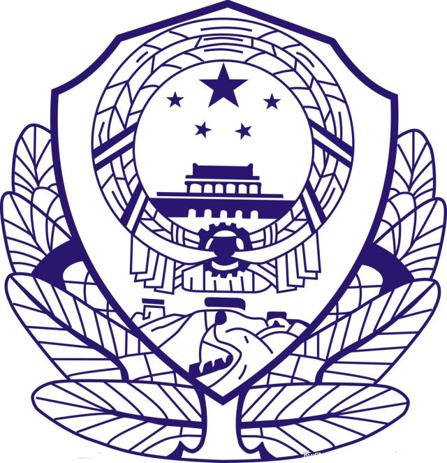 男子酒后坐马路中间被2辆车撞倒 无生命危险