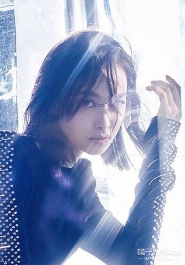 宋茜齐肩短发自然率性,化身冰原女战士清澈又优雅
