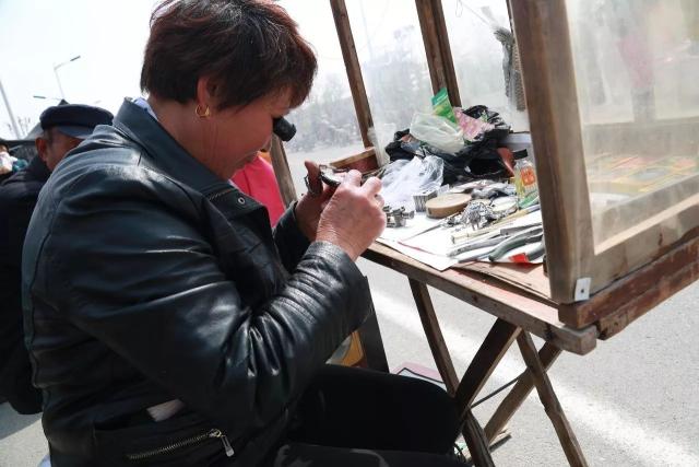 专业修表30年,临港女修表师带您走进光阴的故事
