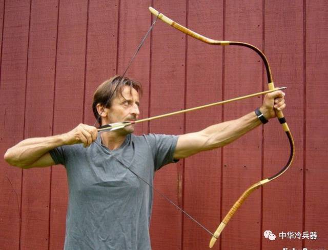 美国制弓大师卢卡斯先生复原的中国宋元时期的筋角弓