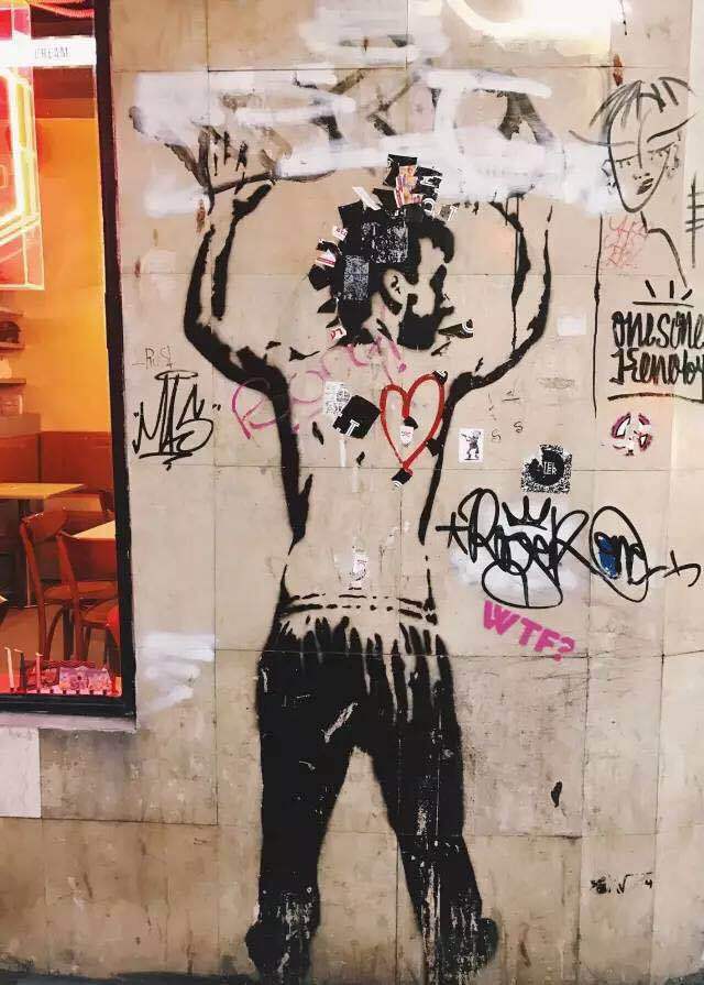 涂鸦还可以运用到很多地方,比如这是一个酒吧.