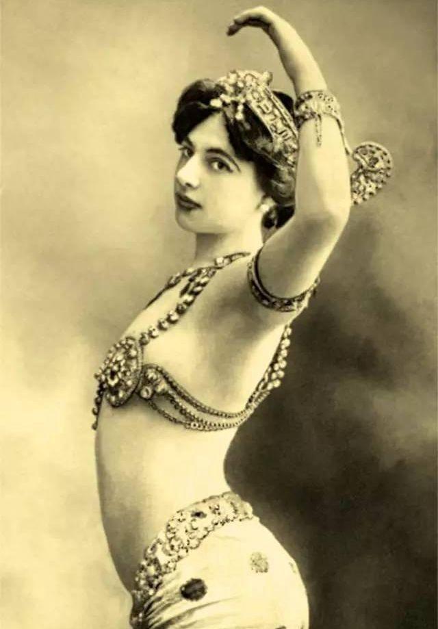 裸体舞蹈家玛塔哈里100年前被处决