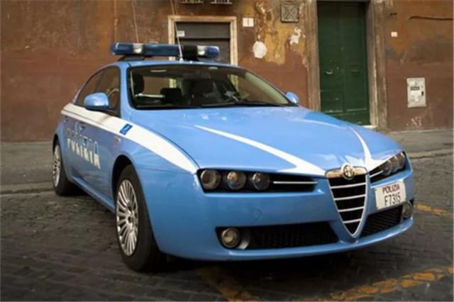 不是土豪也疯狂 意大利警车拒绝低调