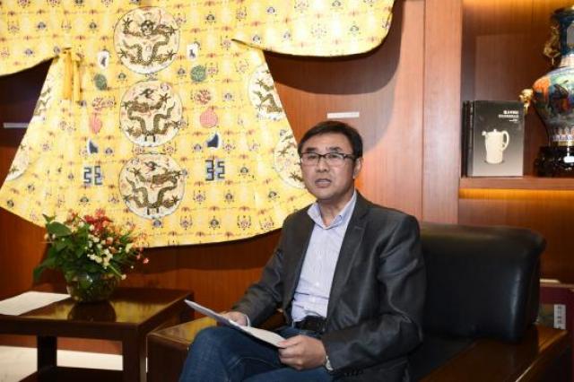 北京雪莲集团有限公司副总经理赵俊杰介绍《天朝衣冠》的文创时尚价值