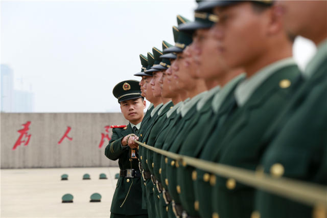 陕西,贵州三省650名新兵正在接受严格的队列训练