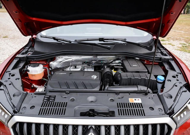 7db的车内噪音就能看出,这款车在发动机舱内做了较为全面的隔音降噪