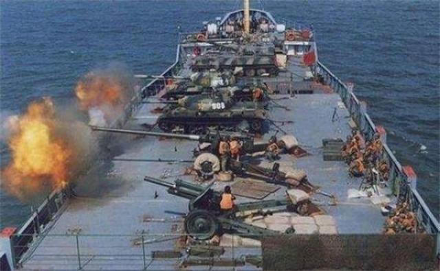 美国也来陆炮上舰 进行himars火箭炮舰上发射试验