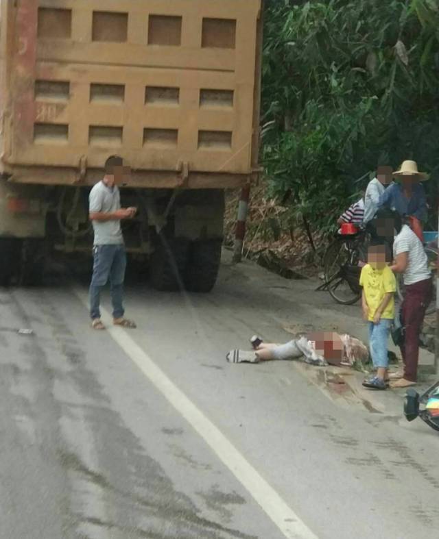 大货车压死人血腥图片图片