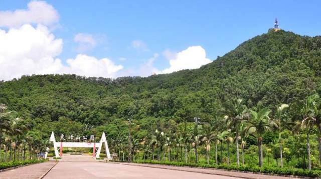 (另外还有两条上黄杨山路线:大赤坎,金台寺 尖峰山森林公园位于斗门