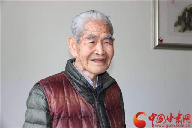 96岁的吴国祯老人