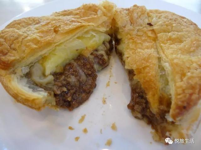 在阴冷的雨天来一份热乎乎的芝士肉馅派定能让你的身体和心灵顿时