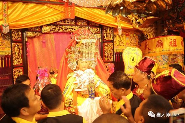 湄洲妈祖巡安潮汕安第四天,途经潮南,竟数万人迎接!