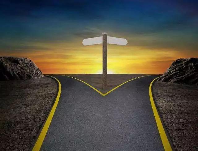 他们身处不同地域,经历各自人生轨迹,独自迎来了迥异的人生结局!