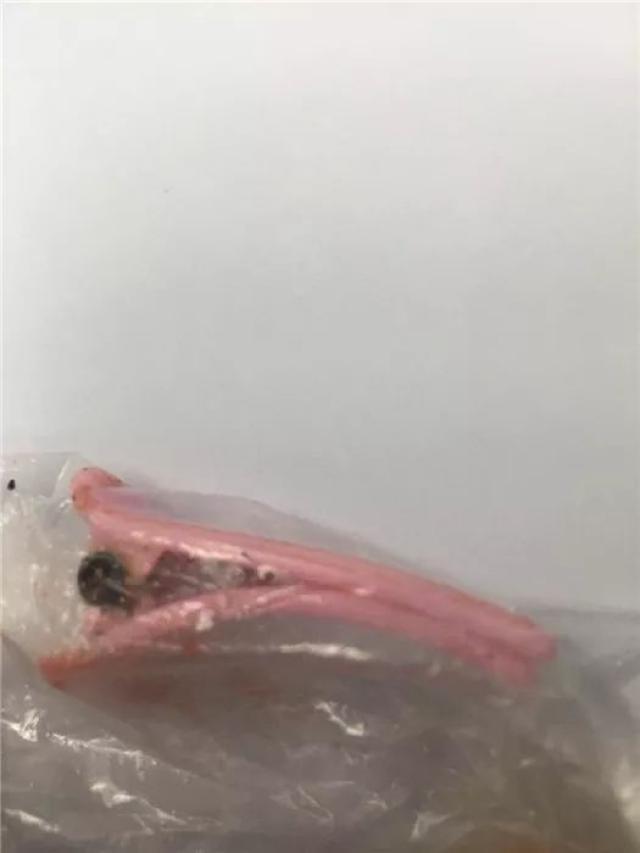 广西4岁女孩内裤总是很脏,有异味,妈妈什么也问不出来,直到去医院