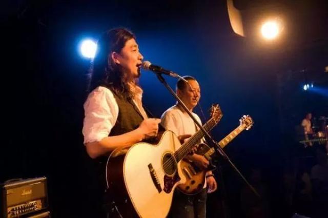 刘堃十分低调,具有魅力,也是 李志的 "歌迷",私下关系甚好,李志对刘堃