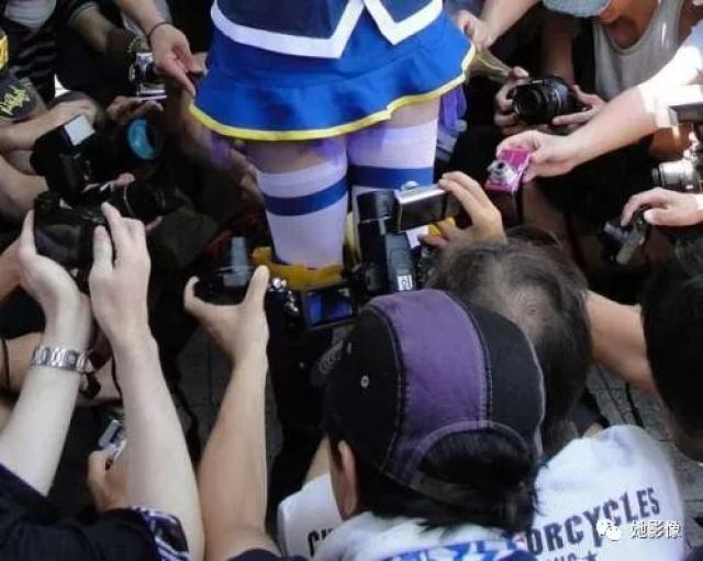 肥宅摄影师都爱去漫展拍coser的小内内?|话题